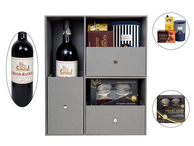 Christmas Gift Hamper - Christmas Premium Fine Wine And Food Gift Box A2 - XMH0817A2 Photo